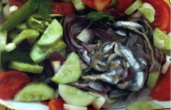 Hamsi Salatası