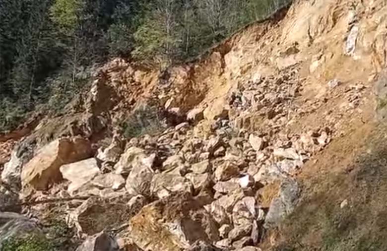 Kulakkaya Yayla Yolunda Heyelan