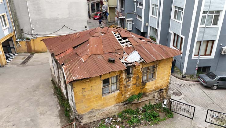 Giresun’daki Metruk Binalar Yıkıyor.