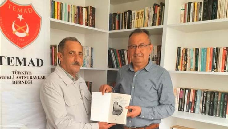 Yazar Yavuz Kayacık’tan Mehmet Odabaşı Kütüphanesi’ne Anlamlı Hediye