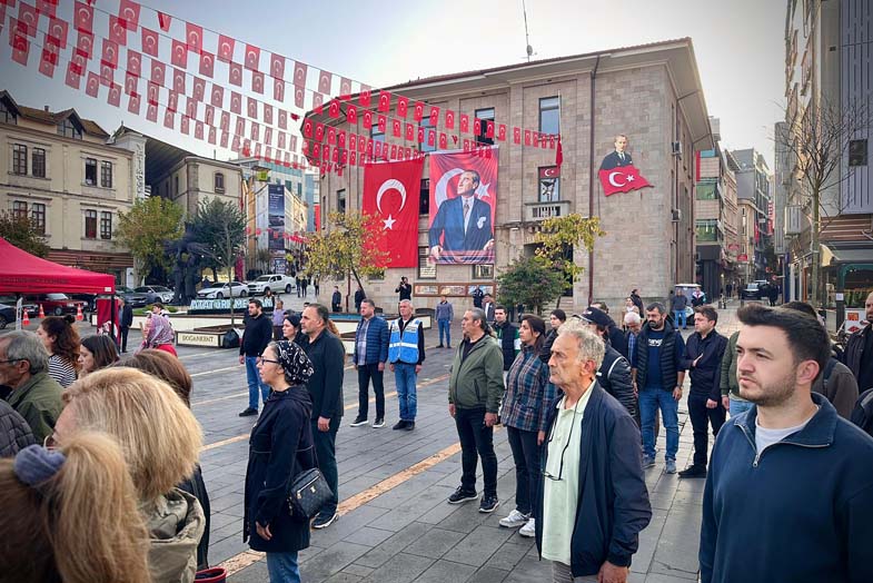 09:05’te Hayat Durdu