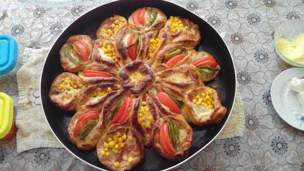 Çiçek Pizza-Poğaça Tarifi